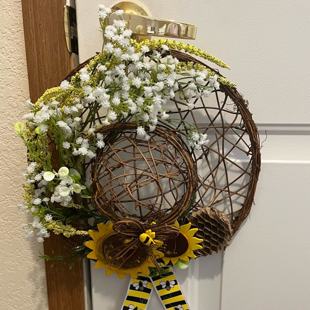 “BEE IN A BONNET” grapevine wreath wreath/door or wall decor-Handcrafted